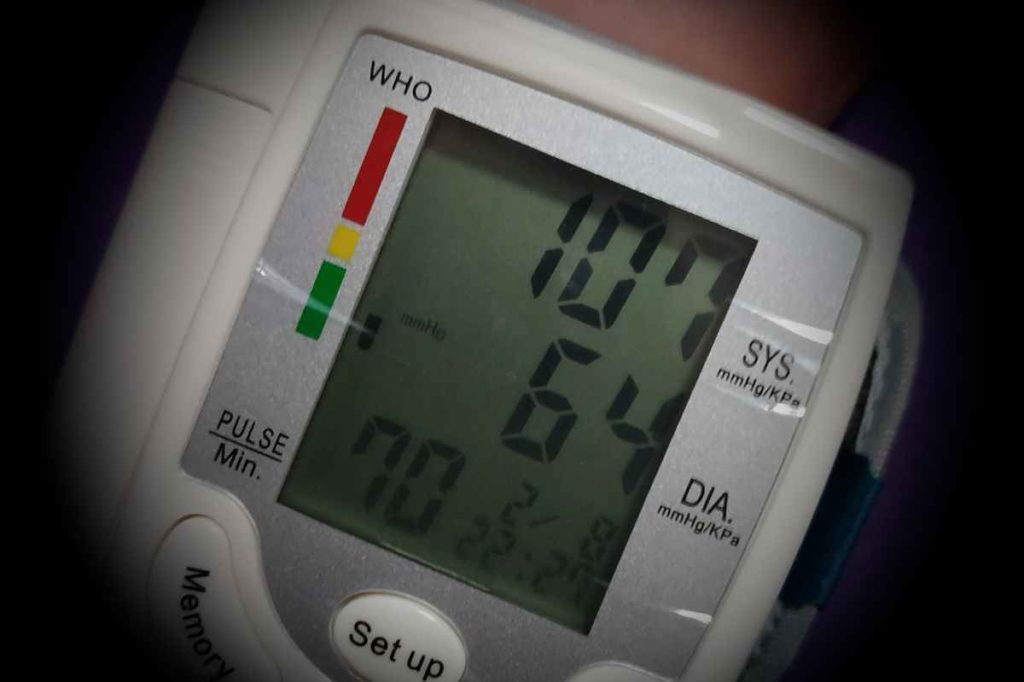 Measuring blood pressure on CK-101S monitor
